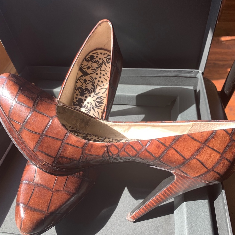Leather Nine West Heel (Cognac Brown)
